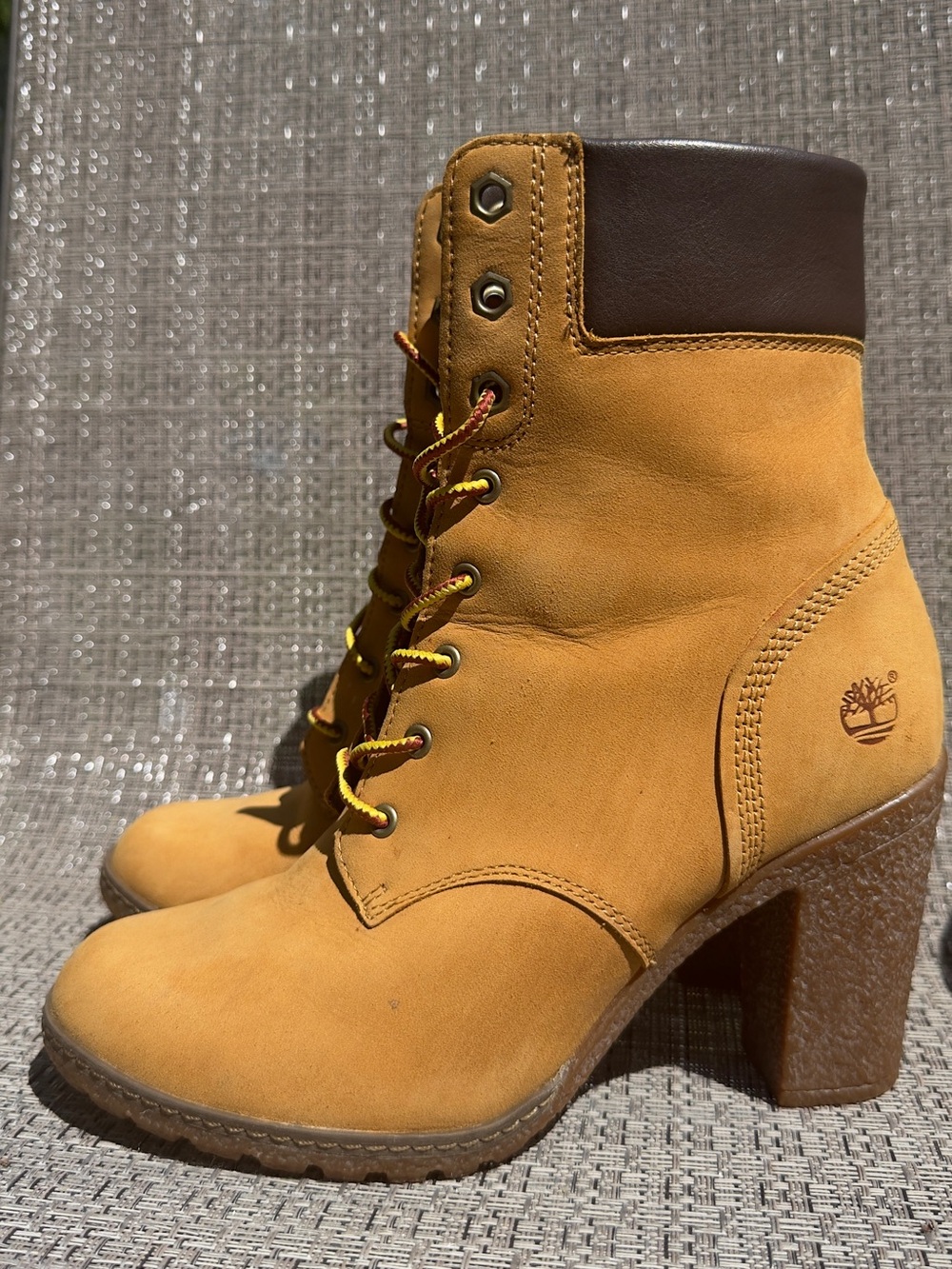 Timberland Women's Wheat Nubuck Lace-Up Heeled Boots with Dark Brown Collar 6,5
